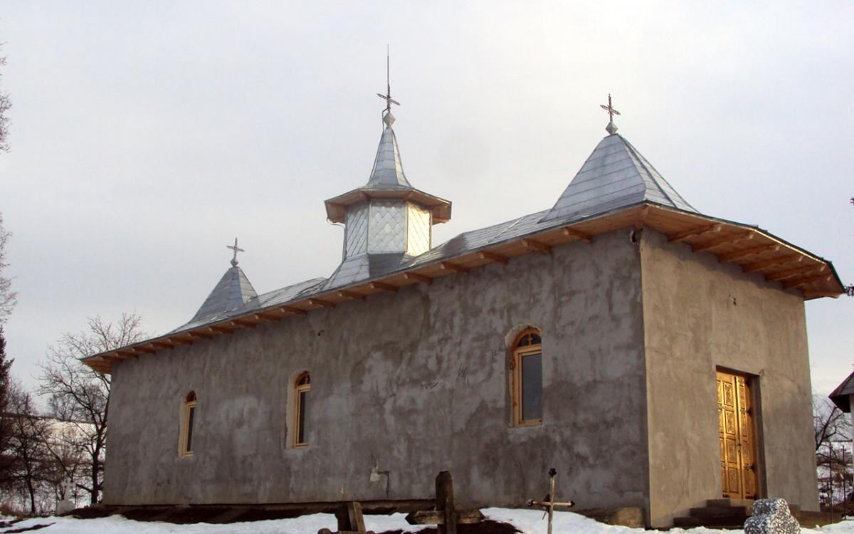 Biserica - vedere exterioară